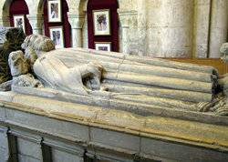 La tombe du roi Aethelstan, à l'abbaye de Malmesbury