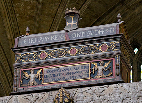 Chasse mortuaire de la cathédrale de Winchester censée contenir les restes d'Edred de Wessex